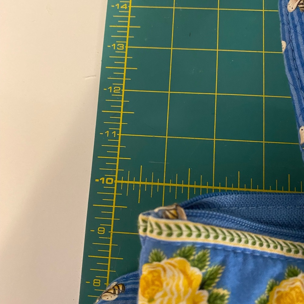Vera Bradley Shoulder Bag - Picture 5 of 9